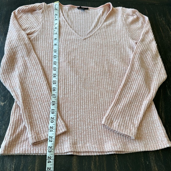 J. Crew Puff Sleeve Soft Ribbed V-neck
Sweater Top. Size Large - Picture 4 of 9